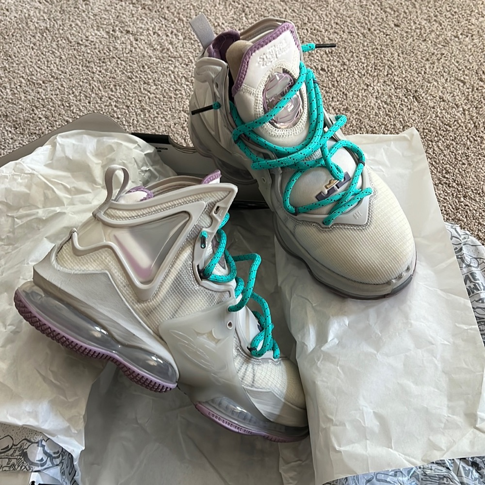 Nike LeBron XIX basketball shoes men’s 9 / women’s 10.5 - never worn w/ the box.